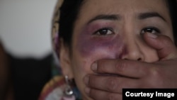 Актриса Ошского национального драматического театра Кайыргуль Жуманова –участница проекта по борьбе с семейным насилием. Фото Усена Акуна.