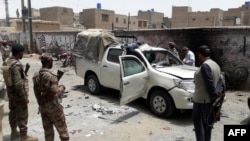 دا د امنیتي ځواکونو د موټر انځور دی چې په ۲۰۱۷ز کال په چمن کې په یوه حمله کې زیانمن شوی وو.