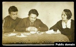 Валеры Маракоў (зьлева) разам зь Янкам Туміловічам і Яўгеніяй Пфляўмбаўм