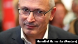 Бившият собственик на "Юкос" Михаил Ходорковски, прекара 10 години в затвора преди да бъде помилван от Путин