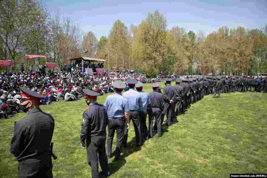 Өзгөн районунун Кызыл-Октябрь айылынын тургундарынын "Кемпир-Абад" суу сактагычынын жанындагы ​мөөнөтсүз акциясы беш күндөн бери өтүп жаткан.