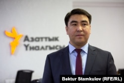 Жанар Акаев.