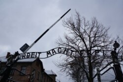 «Робота робить вільним»