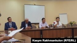 «Шайлоо-2020: кооптуу жагдайлар» аттуу талкуунун катышуучулары.