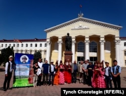 КУУнун башкы имаратынын алды. 16.9.2016.