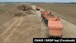 Imagine de pe șantierul autostrăzii A7, finanțată din PNRR, unde UMB a contractat toată distanța dintre Buzău și Pașcani.