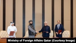 د پاکستان او افغانستان د دفاع وزیرانو په مشرۍ پلاوو د قطر په دوحه کې مذاکرات کړي ول. پخوانی انځور