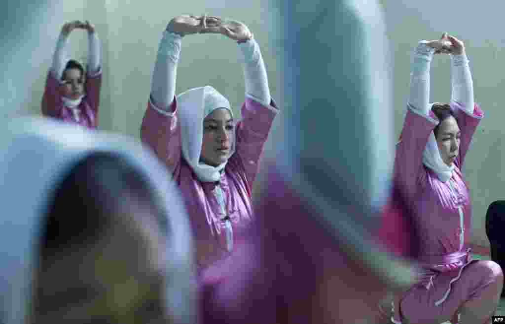 Azimi deyir ki, gördüyü işlə o, Əfqanıstanda qadınlarla kişilər arasında bərabərliyə nail olmaq və ölkədə qadın zorakılığına son qoymaq istəyir. 