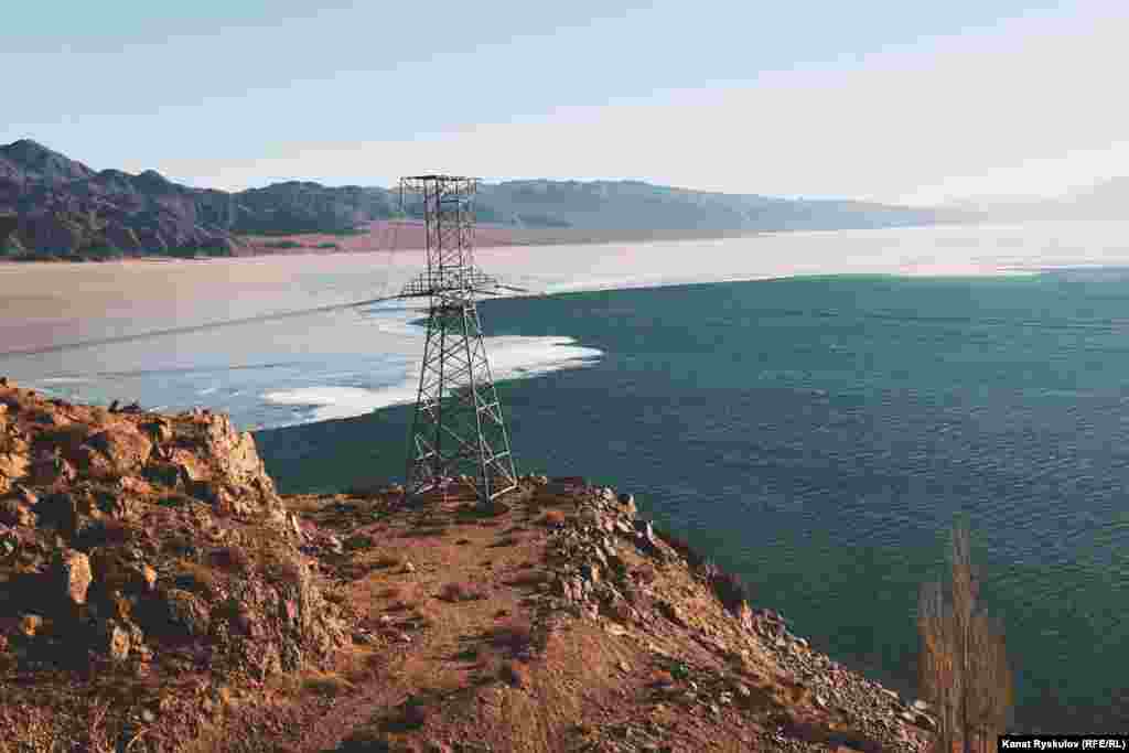 Водохранилище расположено в пойме реки Чу, за селом Кочкор. Его длина составляет около 18 км, объем воды &ndash; более 4700 млн кубометров.