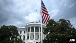 2 липня Білий дім заявив про те, що Сполучені Штати зупиняють поставки деяких видів зброї, обіцяної за часів адміністрації Байдена Україні