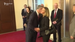 Mogherini takohet me pushtetin dhe opozitën në Prishtinë