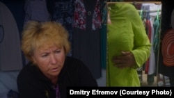 Тетя Люба торгует на Бостеринской ярмарке уже много лет.