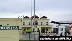 Туркманистон ва Ўзбекистон чегараси.