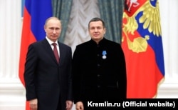 ვლადიმირ პუტინი და ვლადიმირ სოლოვიოვი, კრემლი