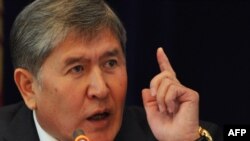 Президент Атамбаев на пресс-конференции, 29 декабря 2011 г.