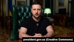 Володимир Зеленський заявляє, що це не помилкове попадання ракет, це прорахований російський удар 