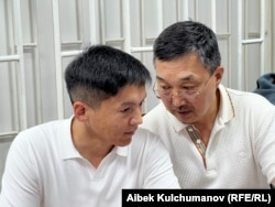 Жоомарт Карабаев жана адвокаты Акынбек Ногоев
