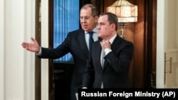 Встреча министров иностранных дел России и Азербайджана - Сергея Лаврова (слева) и Джейхуна Байрамова, в Москве, 26 августа 2020  г․