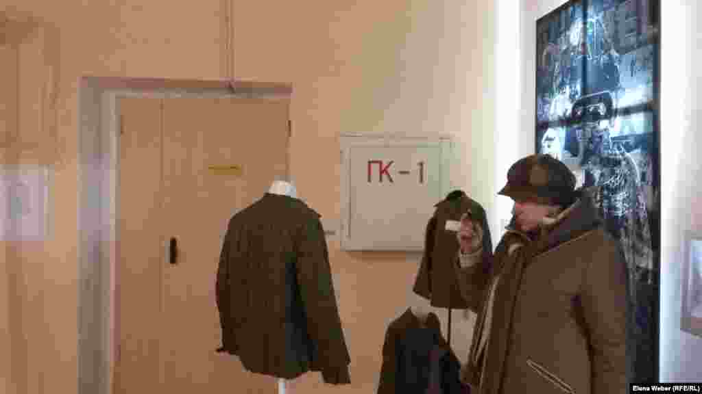 Выставка "Архипелаг КАРЛАГ", автором идеи которой выступил профессор Нурлан Дулатбеков, продлится до 10 декабря 2017 года в Карагандинском областном музее изобразительного искусства.