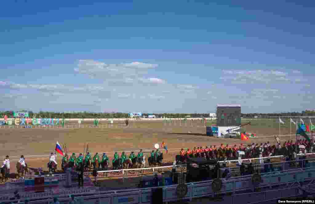 Көк бөрү боюнча дүйнө чемпиондугуна Ооганстан, Кытай, Монголия, Венгрия, Кыргызстан, Орусия, Тажикстан, Түркия, Өзбекстан, АКШ жана Казакстандын командалары катышууда.&nbsp;Кыргызстан "А" тобунда Өзбекстан, АКШ, Түркия, Тажикстан жана Монголия командалары менен мөөрөй талашууда.&nbsp;