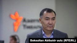 Равшан Жээнбеков.