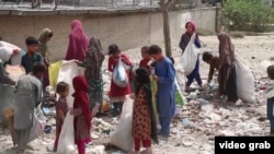 د ښارونو تړل کېدو د بېوزله کورنیو ماشومان سخت زیانمن کړي.(ارشیف)