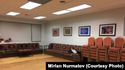 Кыргыз коомдук борборунун кеңсеси Чикагонун чок ортосунда жайгашкан.