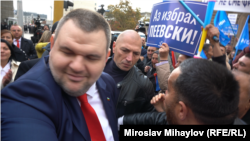 Защо охраната на Пеевски ядосва хората