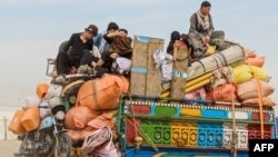 پاکستان او ایران د افغان کډوالو اېستلو ته دوام ورکړی دی. (انځور: ارشیف)