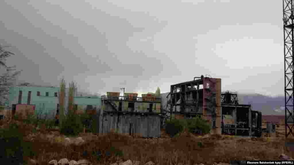 "Макмал" комбинатынан акыркы жылдары алтын уурдалып келгени байма-бай айтылууда.&nbsp;