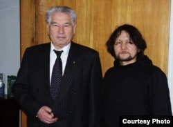 Жазуучу Чыңгыз Айматов менен.