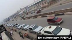 Ош, улица Монуева. Здесь расположен комплекс "Кыргыз кочу"