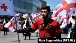 Участник шествия в Тбилиси в День святости семьи, 17 мая 2017 года