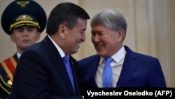 Алмазбек Атамбаев менен Сооронбай Жээнбеков.