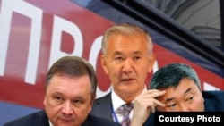 Жер сатуу иши боюнча соттолгон Игорь Чудинов, Искендербек Айдаралиев жана Карганбек Самаков.