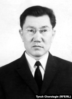 Садыбакас Өмүрзаков (1921–2002).
