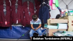 Ребенок на рынке. 2018 год