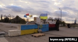 Qırım vatandaş qamaçavı vaqtında Qırımnıñ memuriy sıñırında «Çonğar» keçiş noqtası, 2015 senesi noyabr ayı