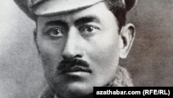 Gaýgysyz Atabaýew (1887-1937), TSSR Halk Komissarlar Sowetiniň başlygy, 1933 (Arhiwden alnan surat)