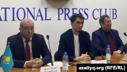 Переехавший в Казахстан уроженец Афганистана Абдул Халил Наджибулла, его сын Алижан Абдул Халил, их родственник Бахыт Мухамеджанов. Астана, 25 апреля 2025 года