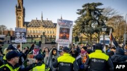 პალესტინელთა მხარდამჭერების აქცია სასამართლოს წინ. 11 იანვარი, 2024 წ.