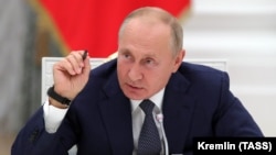 Насколько вероятен вариант, при котором президент России Владимир Путин продолжит эскалацию в Украине, выбрав ядерное оружие?  