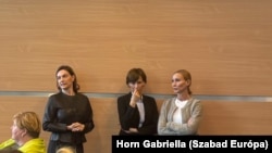 Deutsch-Lazsányi Erika (balra) és a Magyar Ritmikus Gimnasztika Szövetség (mostantól Szakszövetség) más tagjai a szervezet 2025. május 22-i közgyűlésén Budapesten