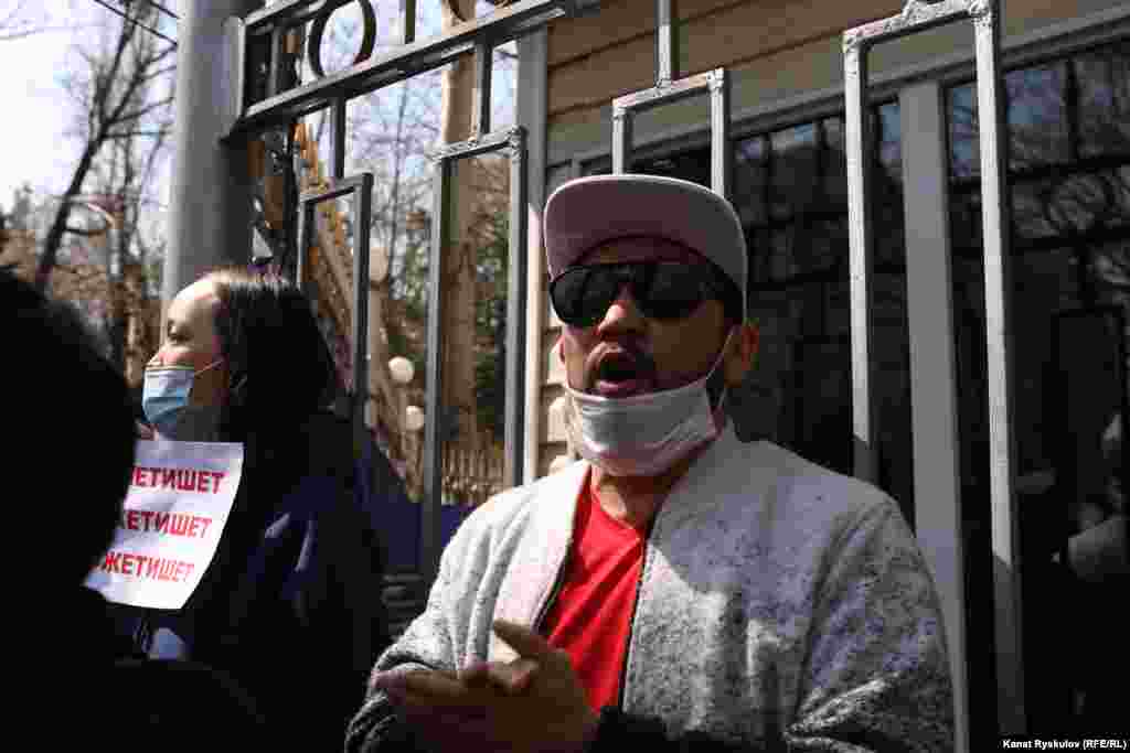 Певец Кайрат Примбердиев.