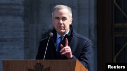 „Ne confruntăm cu cea mai semnificativă criză din istoria noastră din cauza acțiunilor comerciale nejustificate ale președintelui Trump și a amenințărilor sale la adresa suveranității noastre”, a declarat premierul canadian Mark Carney.