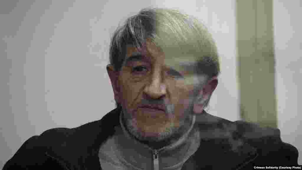 Ukrayinanı desteklegeni içün apis cezasına mahküm etilgen qırımlı faal Oleg Prıhodko cezahanede "iskencelerge oğratıla". Qızınıñ sözlerine köre, babası ekimge raatsızlağan yerleri aqqında aytqanda, ekim "Er şey yahşı", dey eken. Prıhodko uquq qoruyıcılar tarafından siyasiy mabüs kibi tanılğan