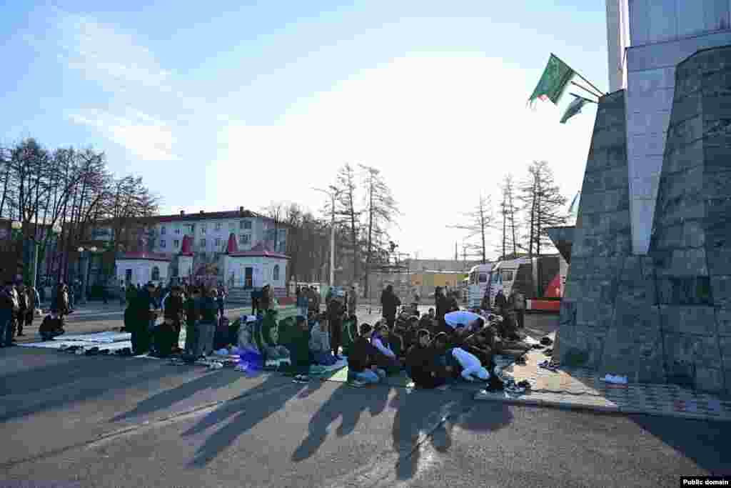 Уфадагы Ләлә-Тюльпан мәчетенә мөселманнар гает намазына җыела.