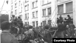 На баррикадах у Белого дома, Москва, август 1991 года