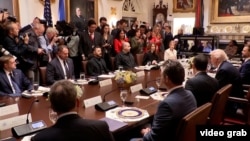 Дональд Трамп принимает президента Зеленского в Белом доме, 17 октября 2025 года. По правую руку от украинского лидера – глава его администрации Андрей Ермак.