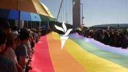 „Ez az első Pride-om, és remélem az utolsó is” – a gyülekezési jog korlátozása sokakat vonzott a Budapesti Büszkeség menetére